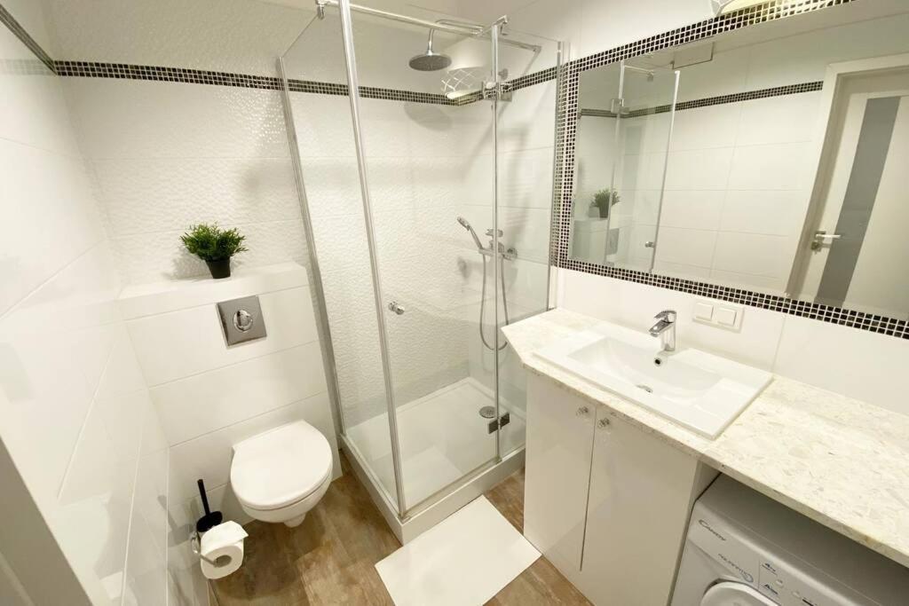 Exclusive 2Br! Apartment Near City Center +Netflix Warszawa Eksteriør billede